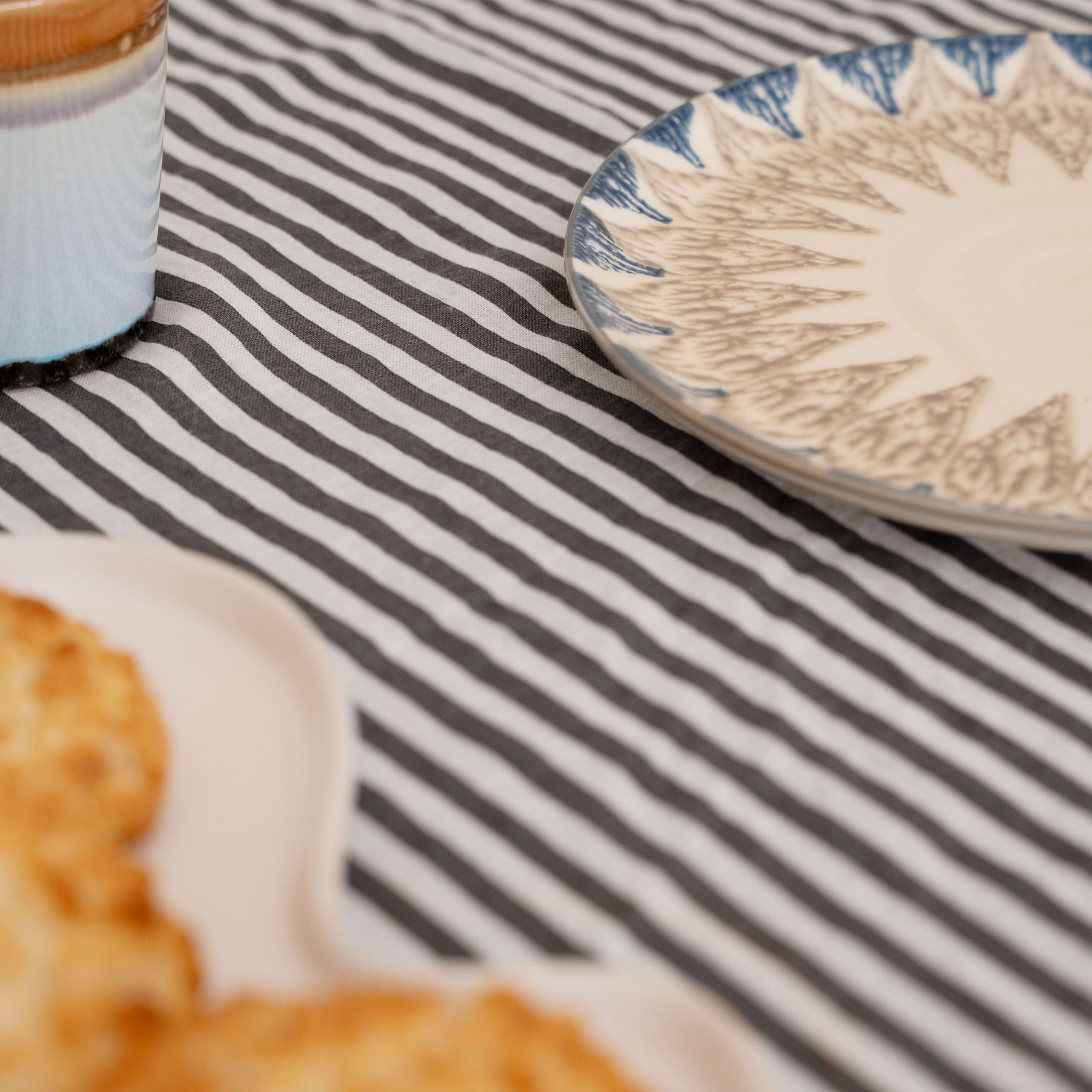 Tafelkleed Refined Lines Antraciet